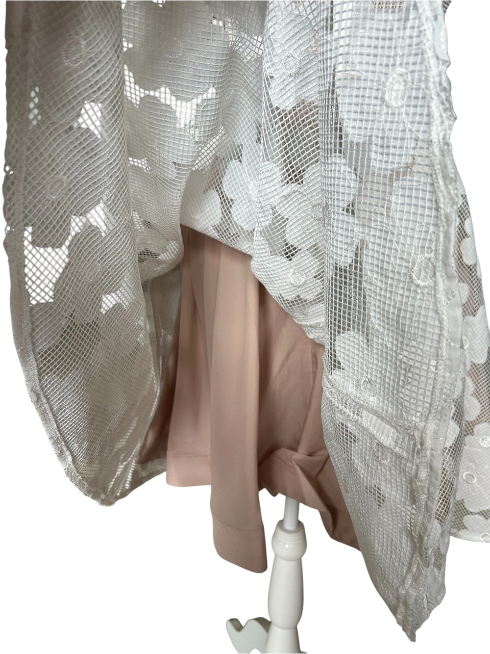 Shani Novelty Fit & Flare Dress in white nude lining- Small LIKE NEW - Picture 9 of 13